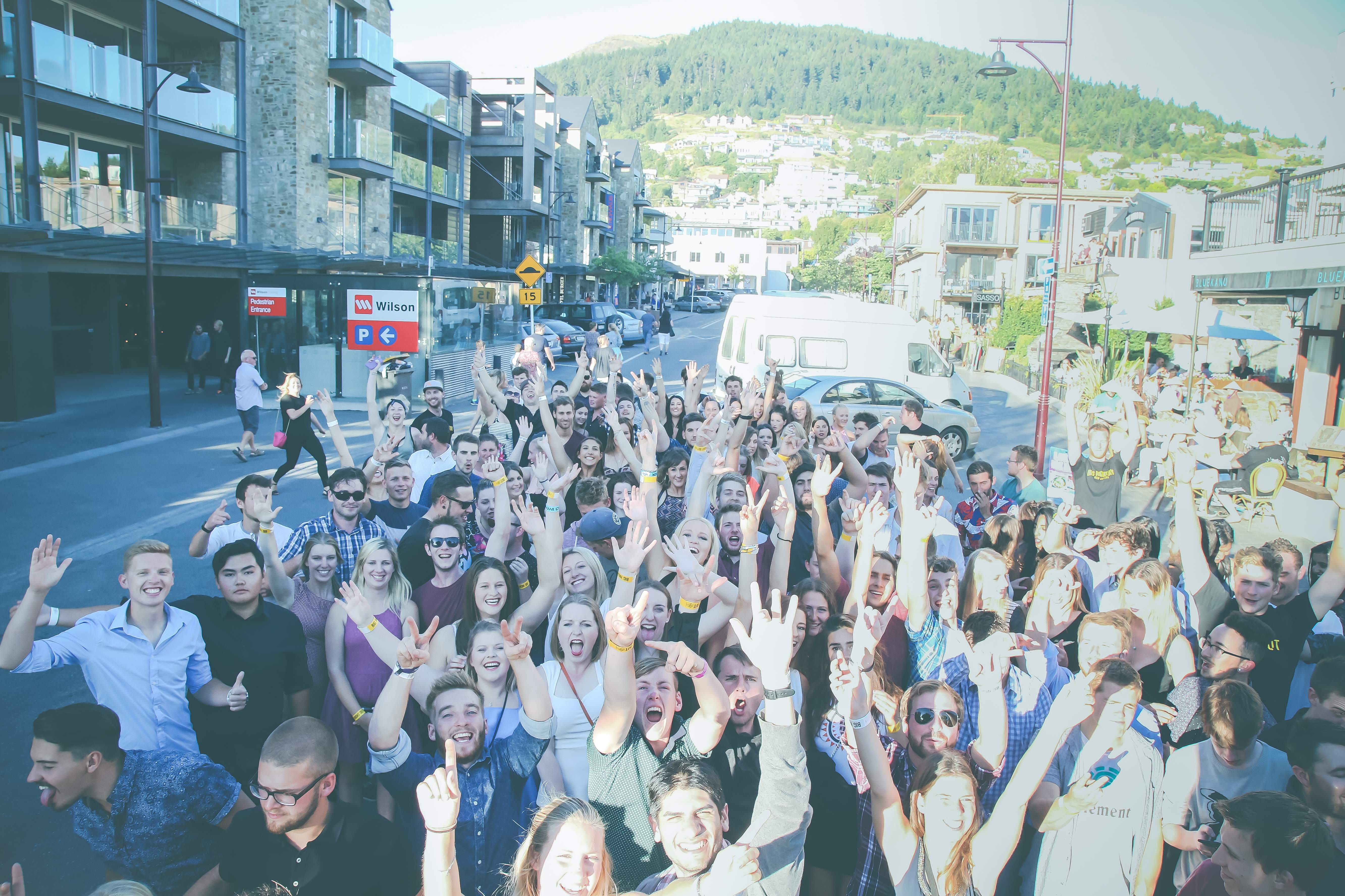 Biggest Big Night Out Pub Crawl group photo in Queenstown street on new years eve