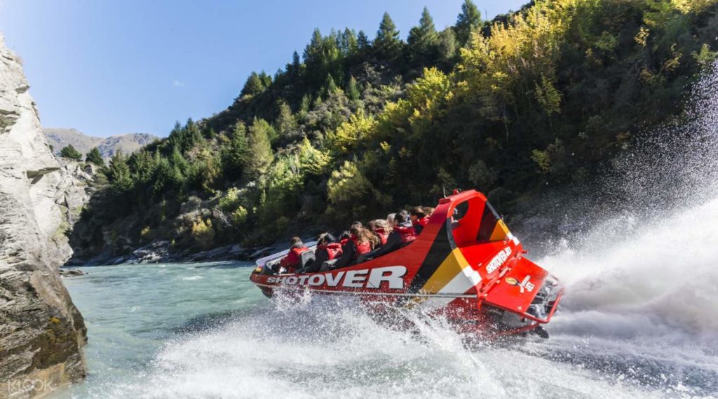 shotover jet at shotover canyon