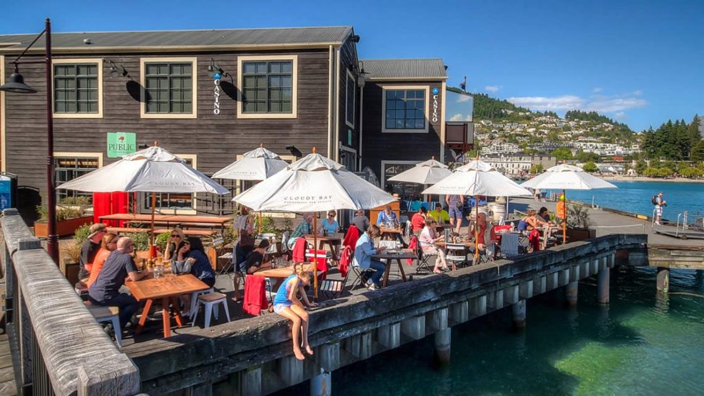 backpacker bars queenstown