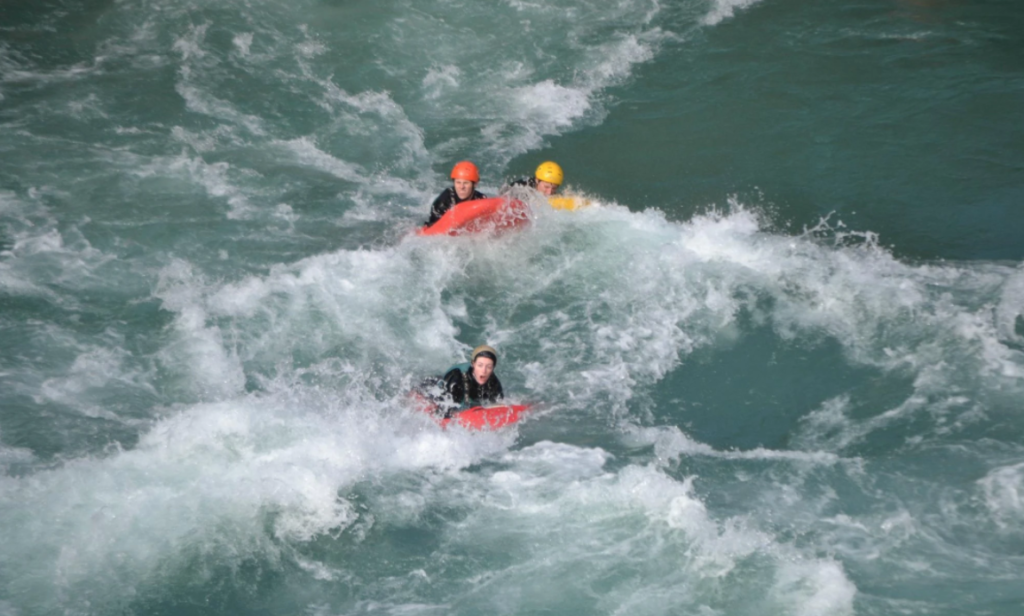 river surfing queenstown